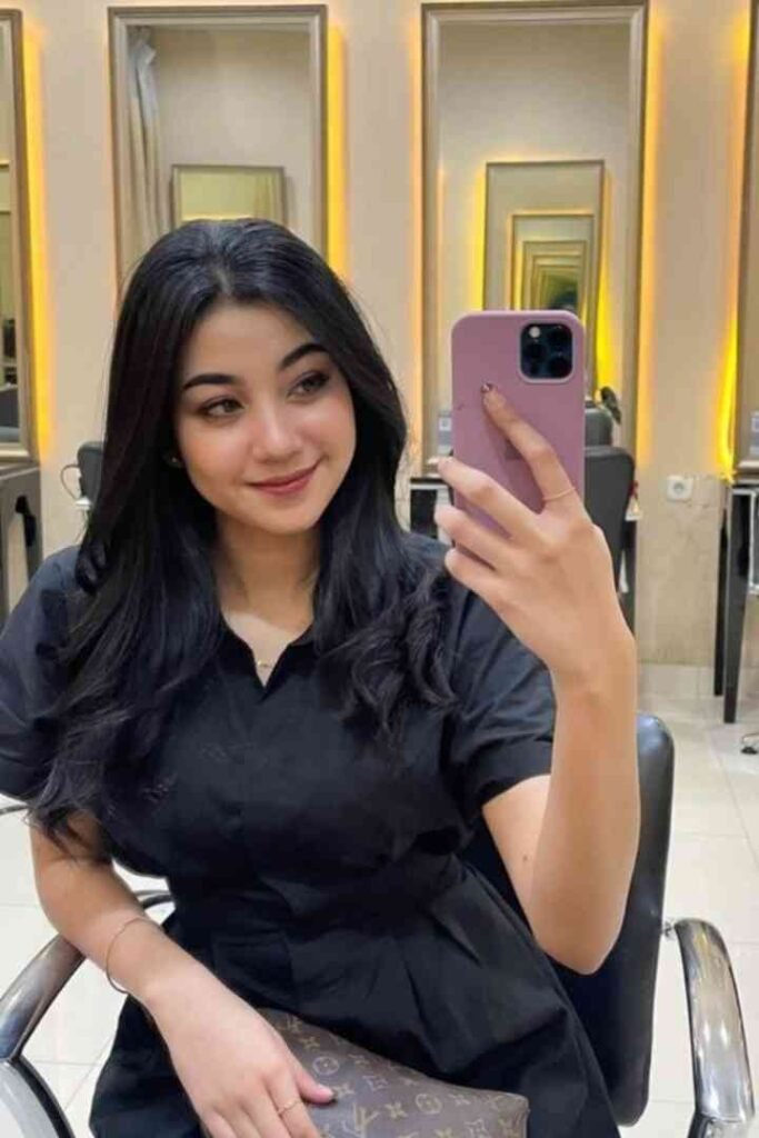 Nuri, 22, Malay escort KL, taking a selfie in a salon