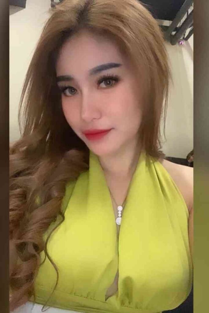 Pika, a 163cm Malay escort in KL, wearing green dress with long hair and necklace